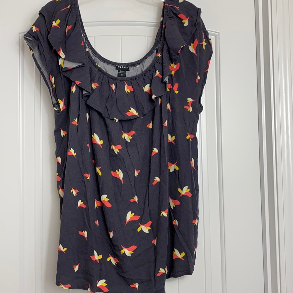 Torrid Top Size 3 Crepe Ruffled Off shoulder blouse tulip Back.